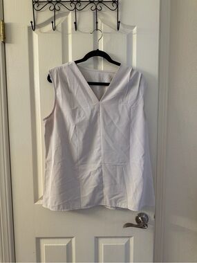 Amazon White V-Neck Sleeveless Camisole